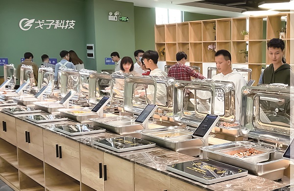 稱重自助餐走進(jìn)學(xué)校 讓人抵抗不了的自助餐模式！