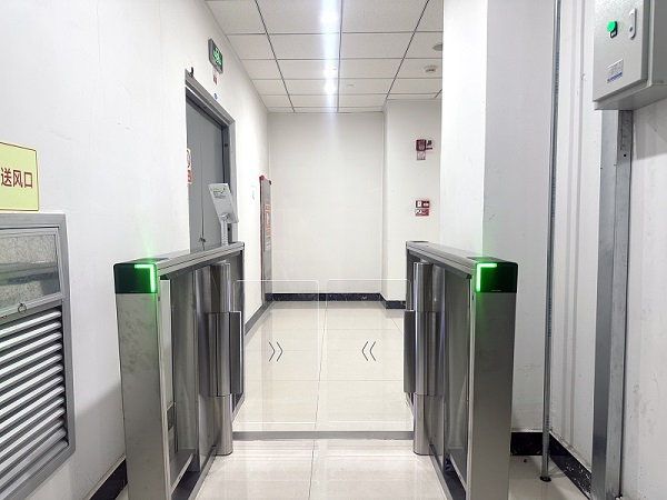 人臉識別閘機(jī)